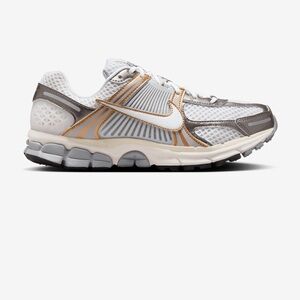 Nike MENS VOMERO 5- White and Gold Sneakers